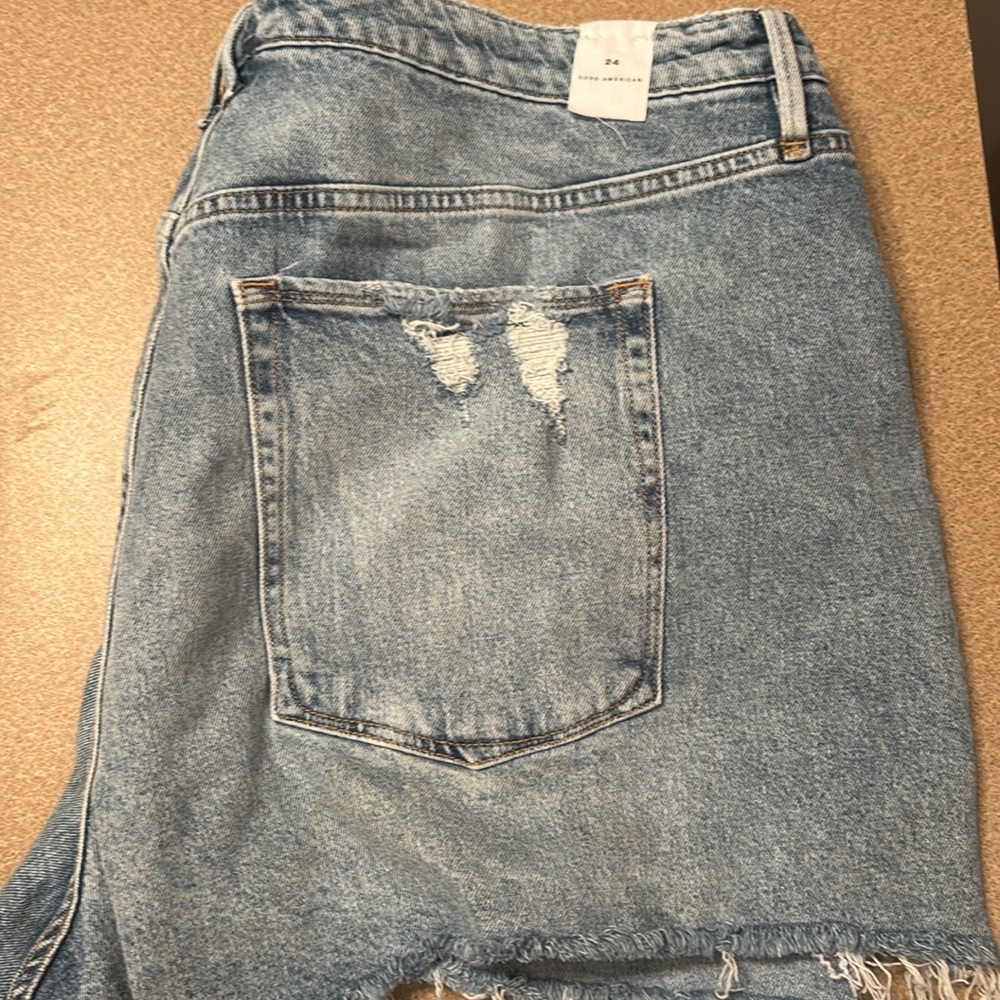 NWT Good American Good Girlfriend Cutoff Denim  Short - Picture 6 of 7